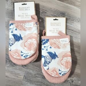 Badgley Mischka 2 Sets of Mini Oven Mitts - New With Tags